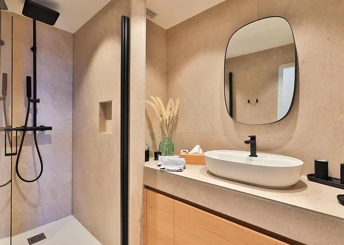 Luxurioeses Julie, Familienfreundlich, Pools, Sportaktivitaeten, Meerblick By Riviera Homelife Management Appartement Drammont